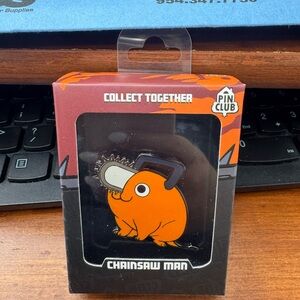 Pin Club Chainsaw Man Orange Enamel Pin